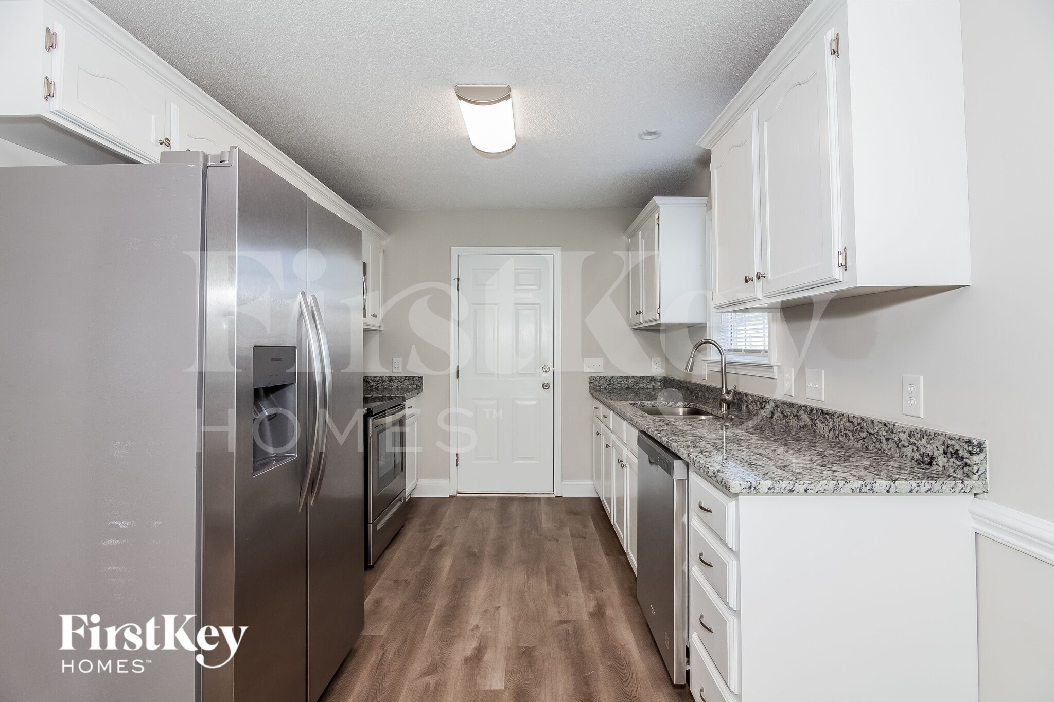 Building Photo - 5327 Oaktree Dr