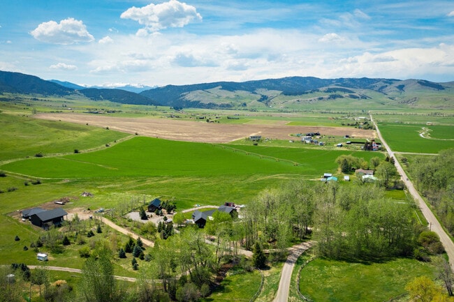 Building Photo - 17448 Wilson Creek Rd