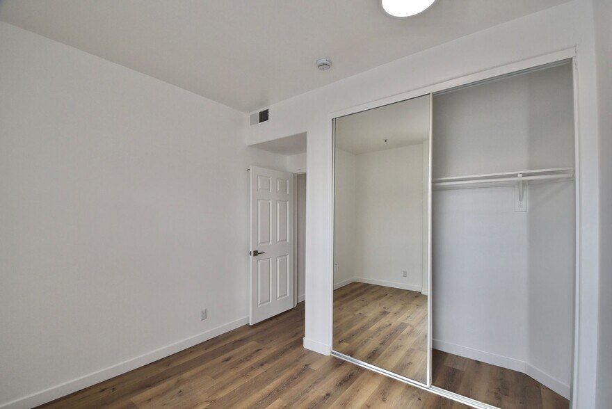 Building Photo - 425 N Alvarado St