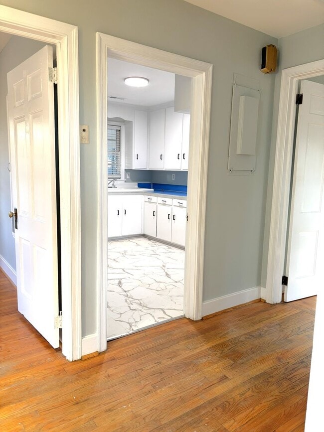 Building Photo - 2 Bedroom | 1 Bathroom Home – Downtown Charleston - Available NOW! Short term lease!