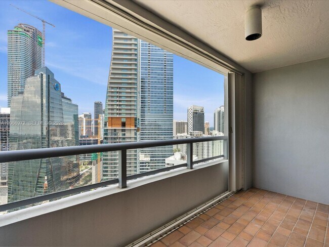 Building Photo - 1541 Brickell Ave