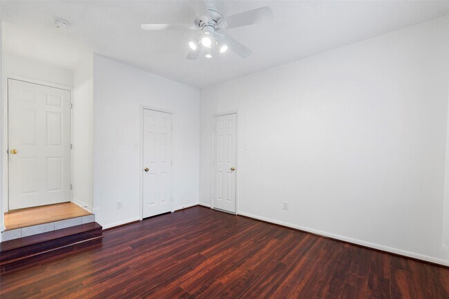 Building Photo - 9023 Eaglecove Dr