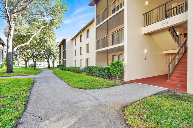 Building Photo - 206 Foxtail Dr