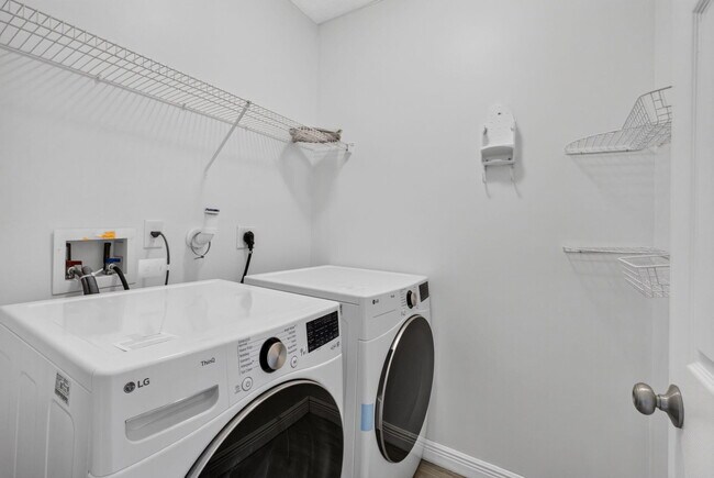 Building Photo - 1204 Oakwater Dr