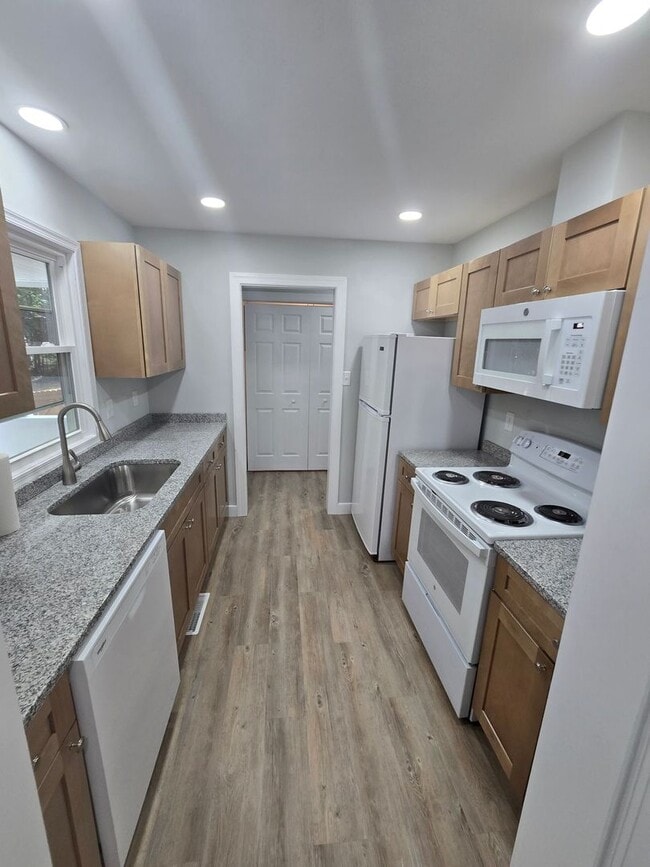 Building Photo - FULLY REMODELED 3 BR HOUSE IN PRINCE GEORG...