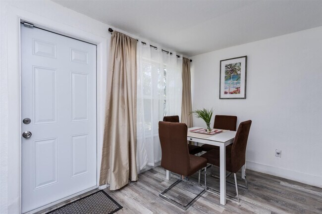 Building Photo - 508 NW 8th Ave