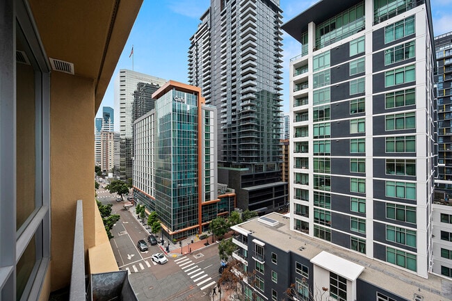 Building Photo - 350 W Ash St