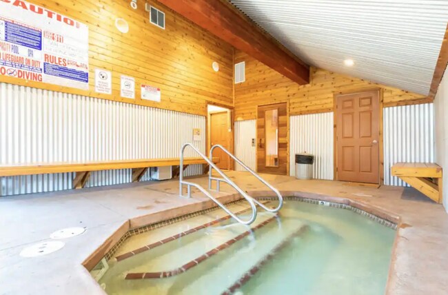 Building Photo - Stylish 2-Bed + Loft Mountain Condo in San...