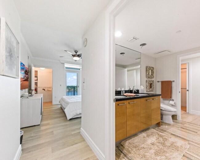 Building Photo - 101 S Fort Lauderdale Beach Blvd