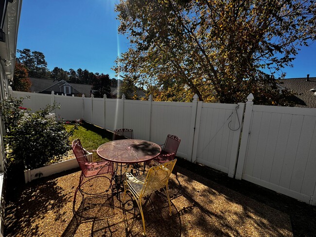 Building Photo - 5406 Ridgedale Dr