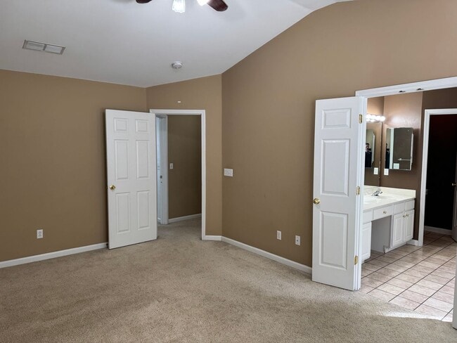 Building Photo - 3BR Townhome in Brentwood