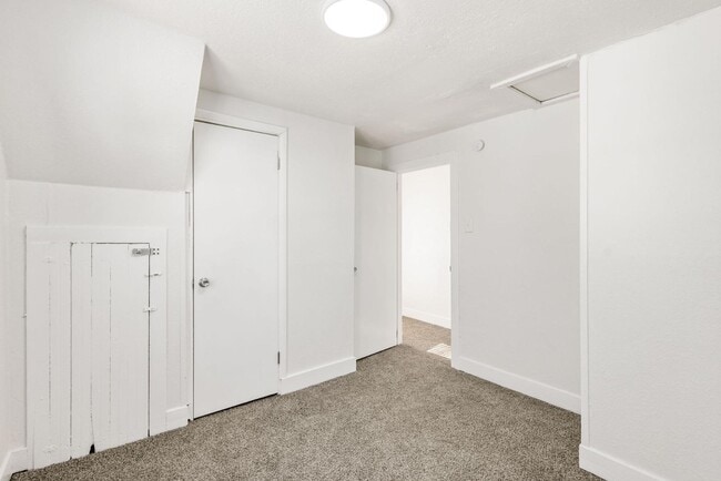 Building Photo - 910 Reddick St