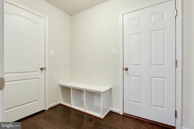 Building Photo - 7048 Foxton Way