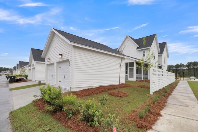 Building Photo - 268 Symphony Ave