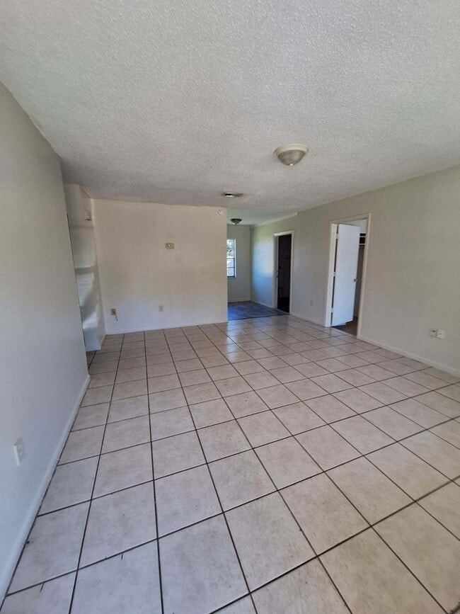 Building Photo - NICE Bradenton 4BR/2BA Home in Quiet Residential Neighborhood