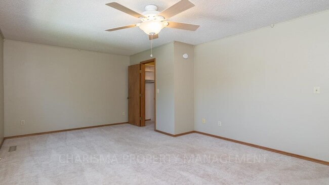 Building Photo - MULTI-LEVEL 3 BD, 2 BA HOUSE WITH FENCED IN YARD, DOUBLE ATTACHED GARAGE, SHED, MURPHY BED, 3 FAM...
