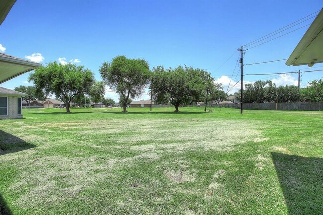 Building Photo - 10455 Antrim Ln