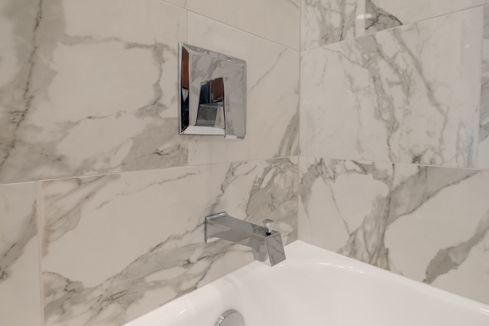 Sleek shower system - 4401 Lee Hwy