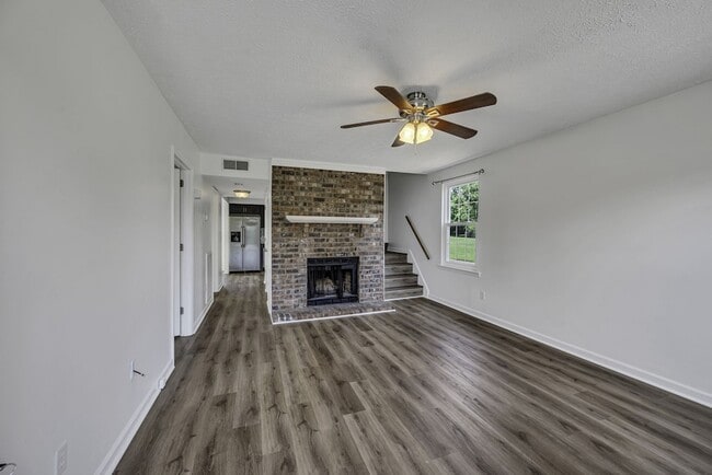 Building Photo - 200 Deerpoint Ct