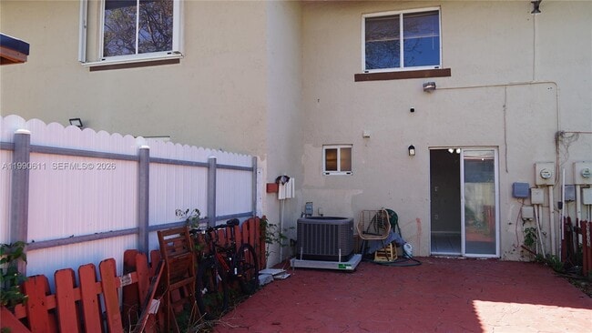 Building Photo - 331 NW 82nd Ave