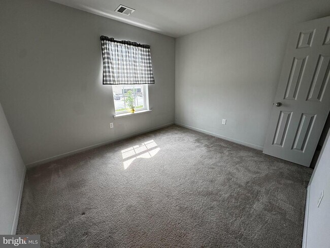 Building Photo - 3073 Goshen Dr