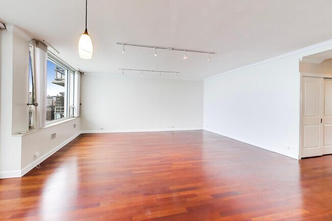 Building Photo - 1300 N Lake Shore Dr