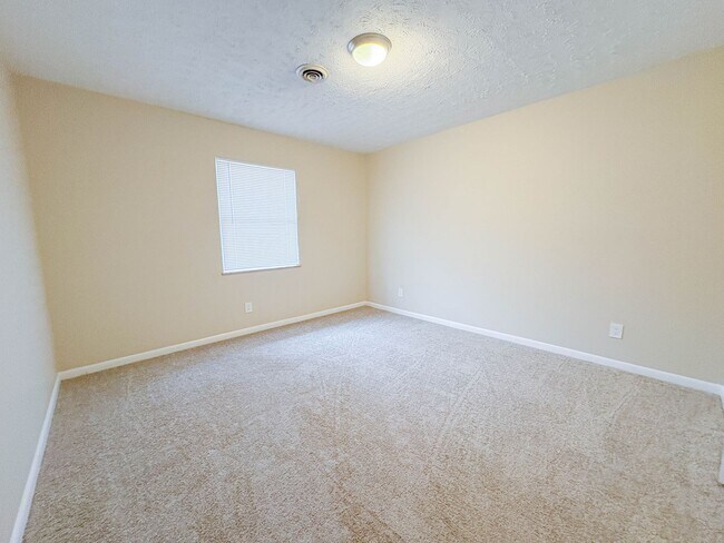 Building Photo - 3 Bedroom 2 Bathroom- No Pets