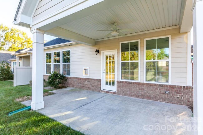 Building Photo - 5818 Glenmore Garden Dr