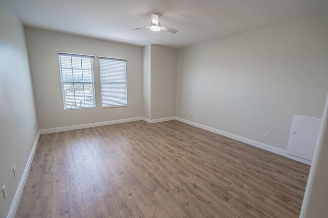 Building Photo - Spacious 4-Bedroom Home with Downstairs Bed/Bath & Full Community Access in Valencia!