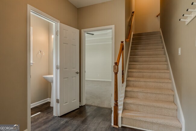 Building Photo - 120 Rosebay Ln