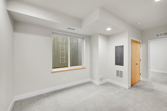 Building Photo - $2,895.00, 3 bedrooms, 3.5 baths, located ...