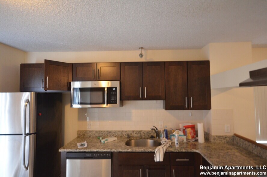 Building Photo - 142 North Beacon St