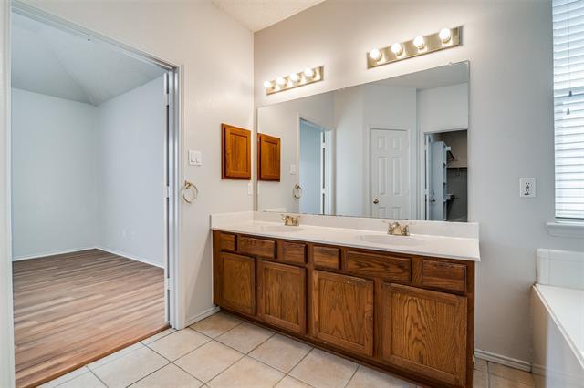 Building Photo - 2401 Redfield Dr