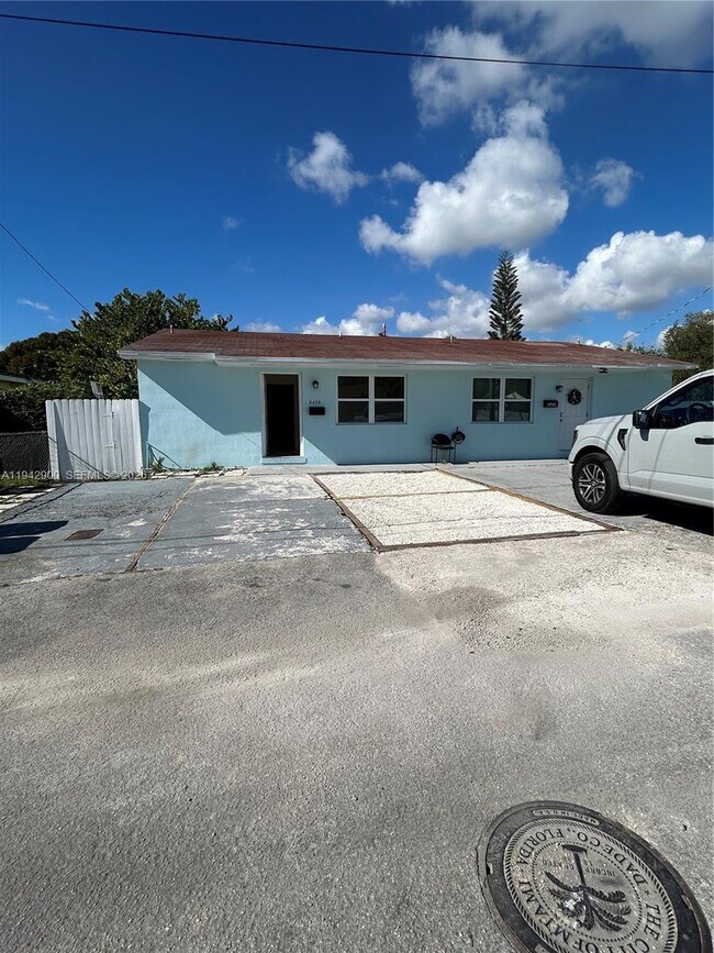 Building Photo - 2630 SW 29th Ave