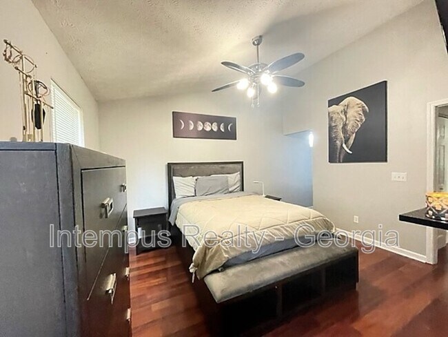 Building Photo - 238 Oak Grove Way