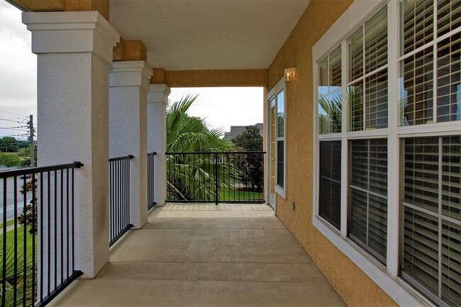 Building Photo - Gorgeous - Completely updated 2 bed 2 bath condo in gated community of Mosaic at Millenia!