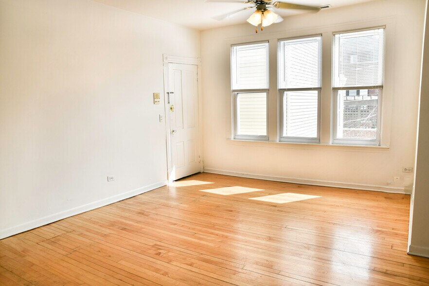Building Photo - 2616 N Marshfield Ave
