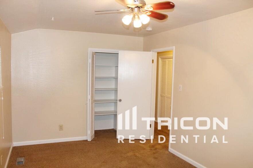 Building Photo - 1045 Crown Dr