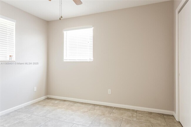 Building Photo - 25 Robalo Ct