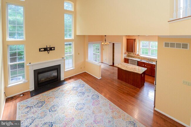 Building Photo - 200 Rolling Hill Dr