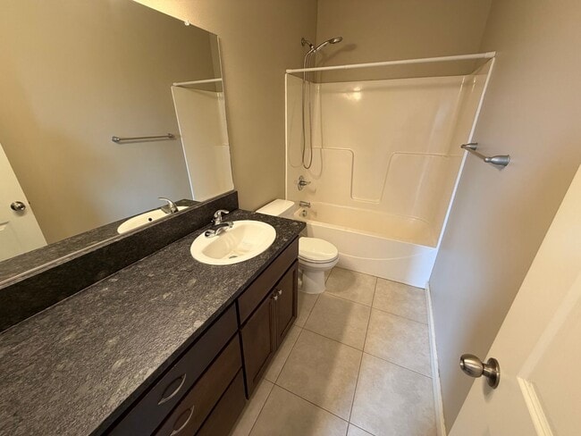 Building Photo - Beautifully Updated 3-Bed, 2.5-Bath Home in Prime Wilsonville Location! - Water/Sewer/Trash Included