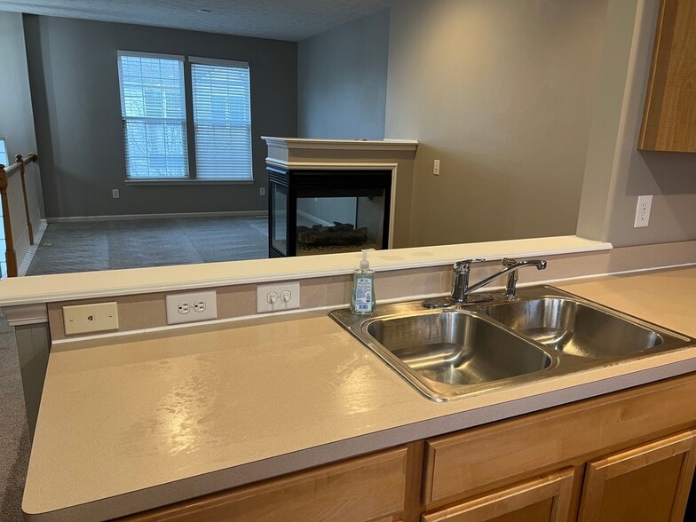Building Photo - 13833 Willesden Cir