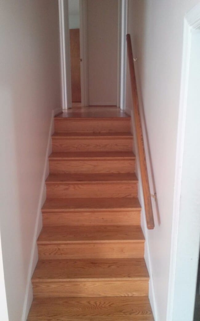 Building Photo - 3 bedroom 2 bath Tri-level Home In western...
