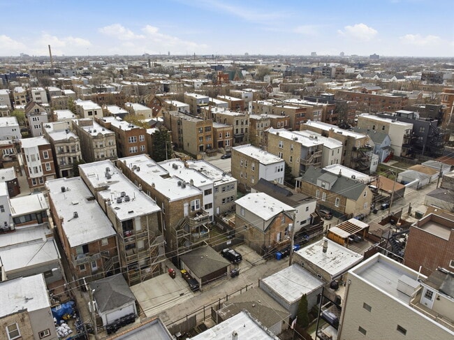 Building Photo - 2618 W Augusta Blvd