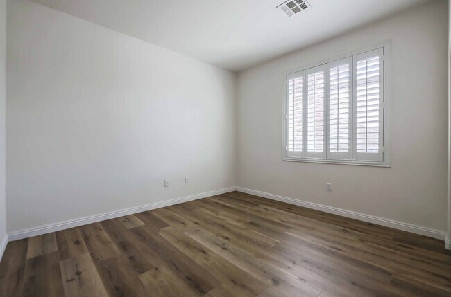 Building Photo - Shadowbrook Springs