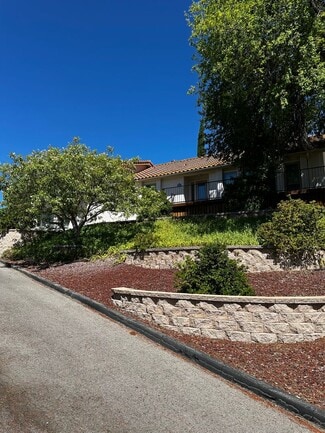 Building Photo - El Dorado Estates!