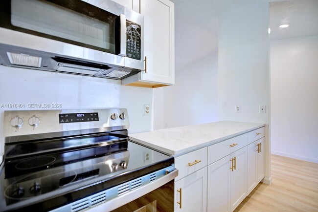 Building Photo - 220 Rhapsody Ave