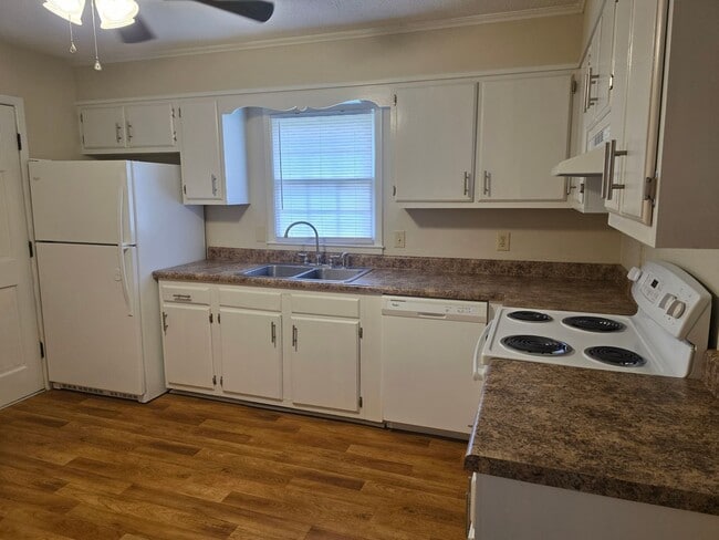 Building Photo - 4 Bedroom, 1.5 bath, 1 car garage, fenced in yard, under 25 dog may be permitted