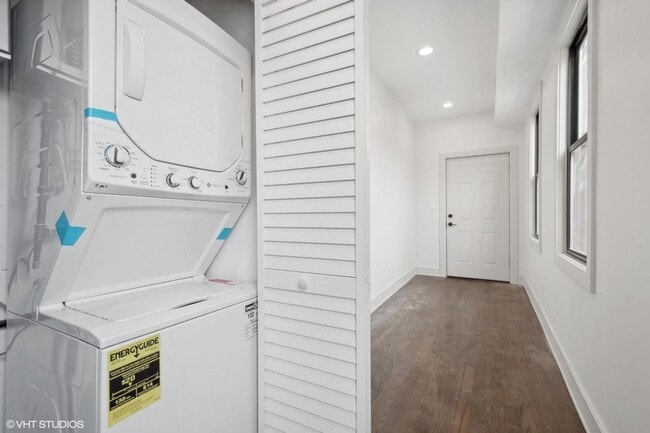 Building Photo - 1114 W Grand Ave