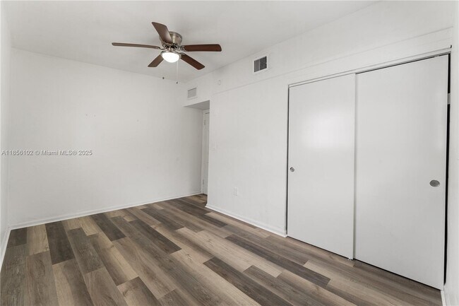 Building Photo - 290 NW 29th Ave
